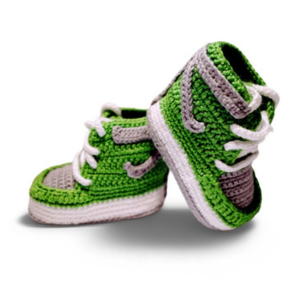 Beautiful crochet booties for babies – perfect for baby showers and first photos